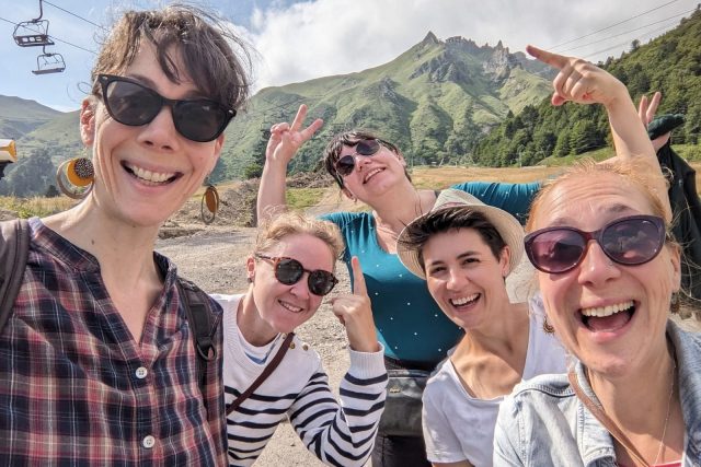 Se skupinou The Cracked Cookies na turné ve Francii | foto: archiv Jitky Šterbákové