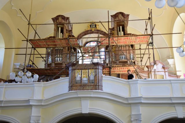 Rozestavěné varhany v kostele sv. Valentina v Příboře | foto: Michal Polášek
