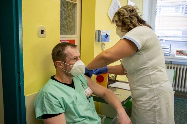 Očkování zdravotníků proti covid-19 | foto: Fakultní nemocnice Ostrava