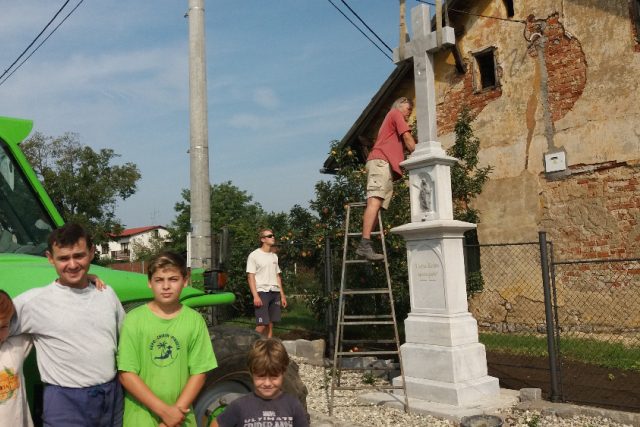 Do Staré Bělé se vrací kamenný kříž | foto: Andrea Brtníková,  Český rozhlas