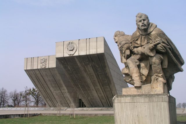 Národní památník II. světové války v Hrabyni | foto: Štěpán Černoušek