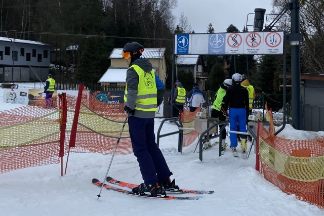 Ski areál Vaňkův kopec a protestní akce iniciativy Chcípl PES | foto: Tomáš Pika,  Český rozhlas