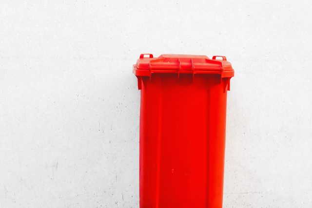 Červený kontejner,  červená popelnice | foto: Fotobanka Pixabay