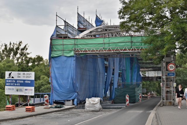 Opravovaný most přes Odru | foto: František Tichý,  Český rozhlas