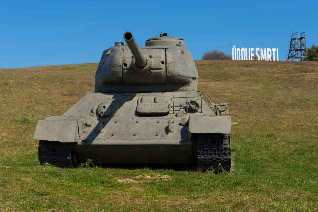 Sovětské tanky v Údolí smrti na Dukle | foto: Fotobanka Profimedia