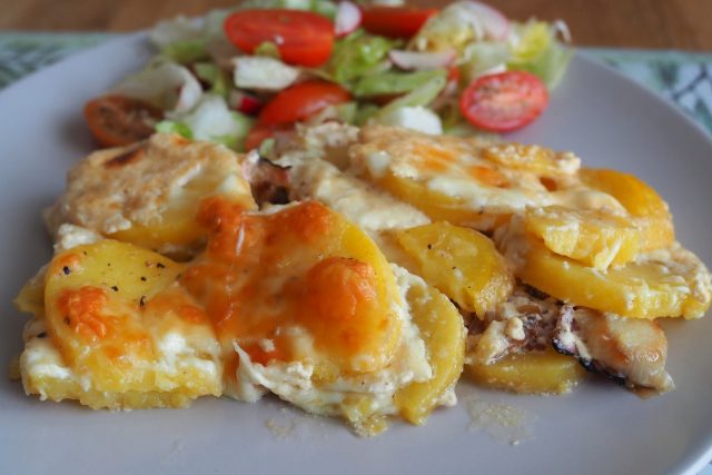 Zapečené brambory se slaninou | foto: Dáša Kubíková,  Český rozhlas