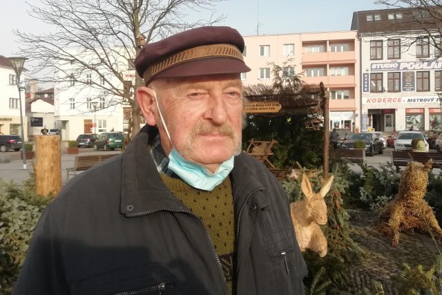 Josef Hlubek je hlučínským uznávaným patriotem a tvůrcem obřího vánočního věnce na náměstí | foto: Dagmar Misařová,  Český rozhlas