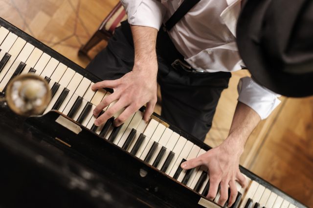 Piano,  klavír,  hudebník,  muzikant,  skladatel,  hudba,  ilustrační foto | foto: Shutterstock