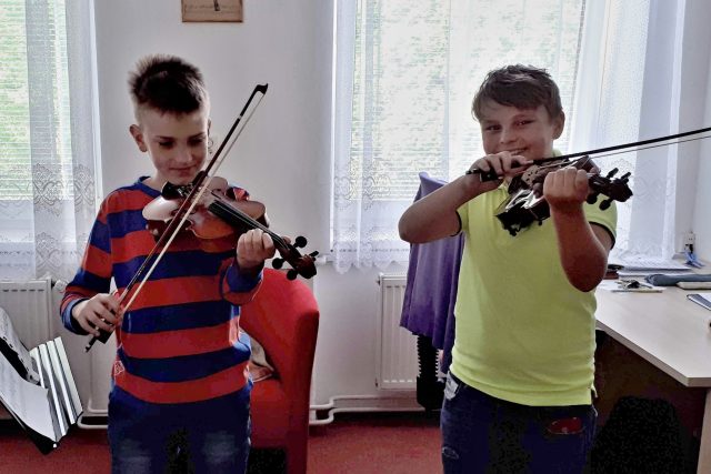 V jedné z houslových tříd ZUŠ Zd. Buriana | foto: Romana Kubicová,  Český rozhlas