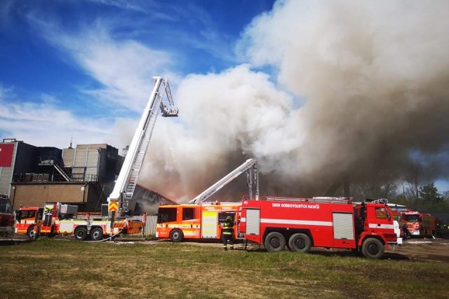 U požáru zasahovalo 150 hasičů | foto: HZS Moravskoslezského kraje