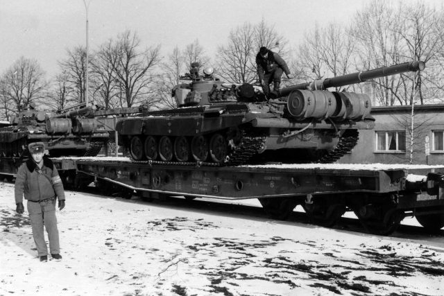 Odsun sovětských vojsk z Frenštátu 26. února 1990 | foto: Muzeum Novojičínska