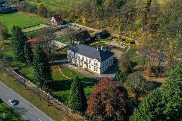 Zámek Hošťálková - letecký pohled | foto: Aleš Hochman