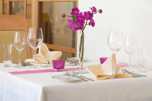 Restaurace,  prostřený stůl,  stolování,  etiketa | foto: Fotobanka Profimedia