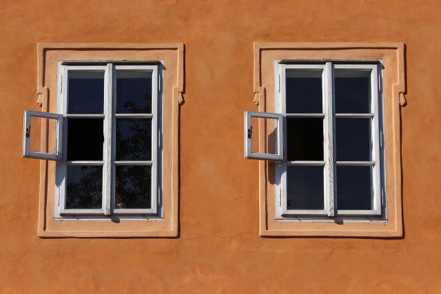 Okna,  bydlení,  byt,  ilustrační foto | foto:  MartinHarry,  Fotobanka Pixabay,  Licence Pixabay