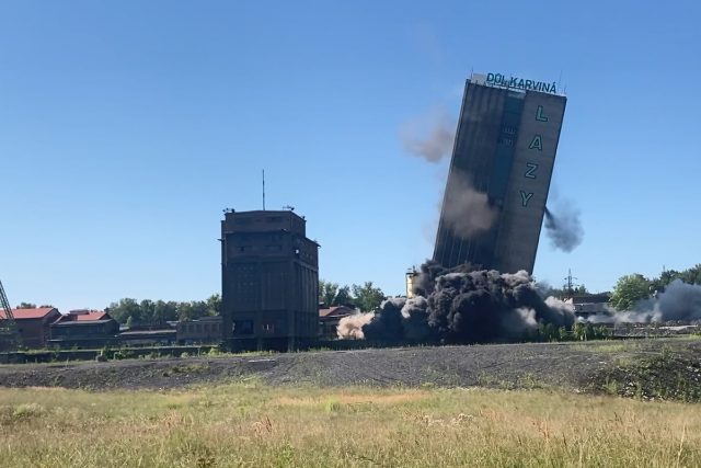 Odstřel skipové věže dolu Lazy v Orlové | foto: Adam Tomáš,  Český rozhlas