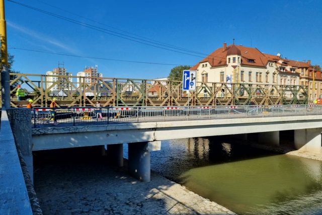 Stavba provizorního přemostění v Opavě | foto: Martin Knitl,  Český rozhlas