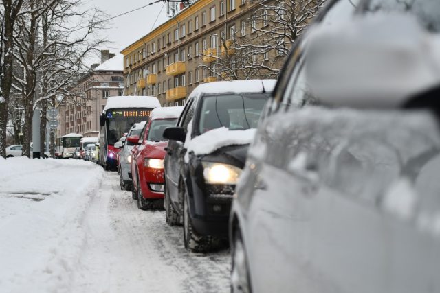 Sníh ochromil dopravu | foto: Honza Ptáček,  Český rozhlas