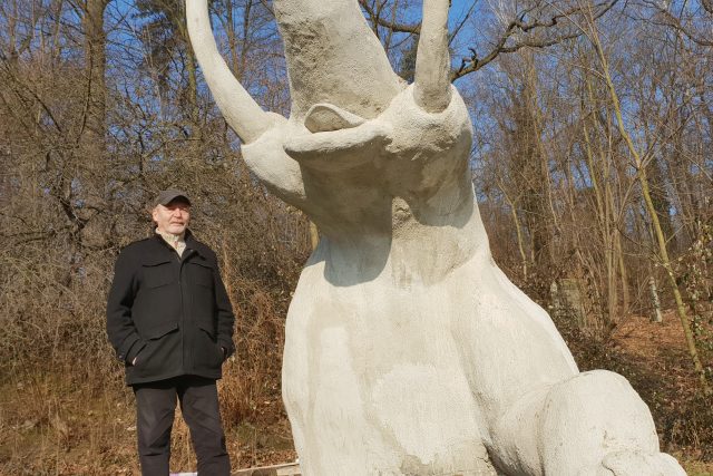 Miloš Schaffelhofer u hrubé stavby sochy mamuta | foto: Petr Dušek,  Český rozhlas