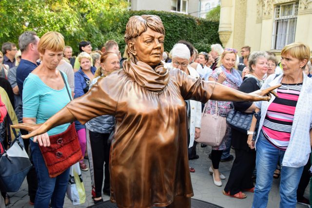 Socha Věry Špinarové od Davida Moješčíka | foto: Michal Polášek