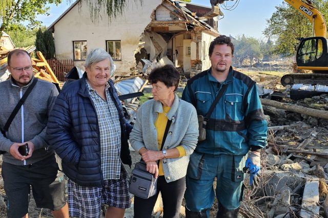 Paní Marie Kolářová,  které voda vzala dům | foto: Pavel Kozaňák,  Český rozhlas