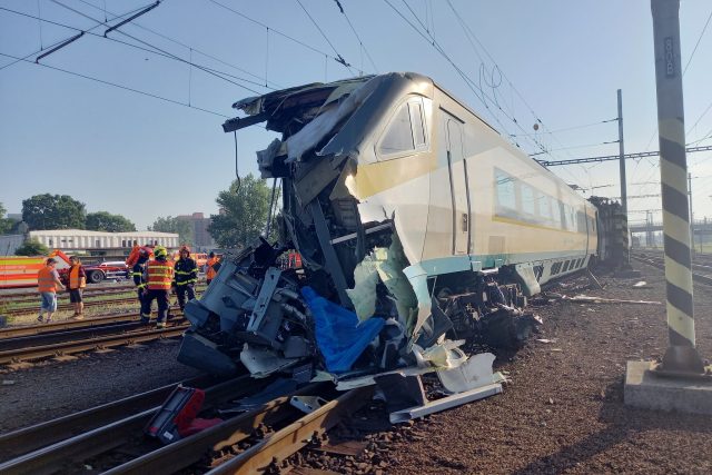 Pendolino se v Bohumíně srazilo s posunovací lokomotivou | foto: Drážní inspekce