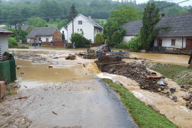 Následky záplav v Šumvaldu a jeho místní části Břevence | foto: HZS Olomouckého kraje