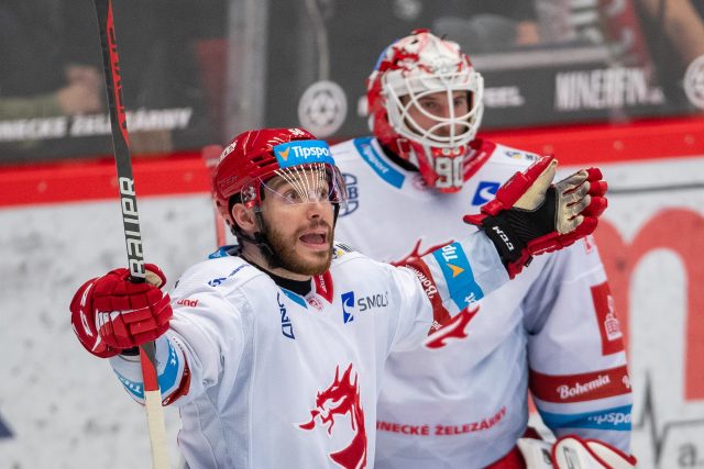 Marko Daňo a hokejový Třinec může slavit zisk čtvrtého extraligového titulu v řadě | foto: Vladimír Pryček,  ČTK
