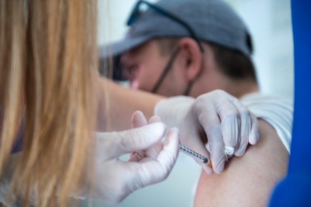 Lidé upřednostňovali jednodávkovou vakcínu od firmy Johnson & Johnson | foto: René Volfík,  iROZHLAS.cz