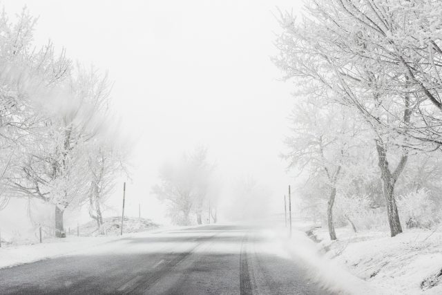 Cesta autem v zimě | foto: Michaela Danelová,  iROZHLAS.cz