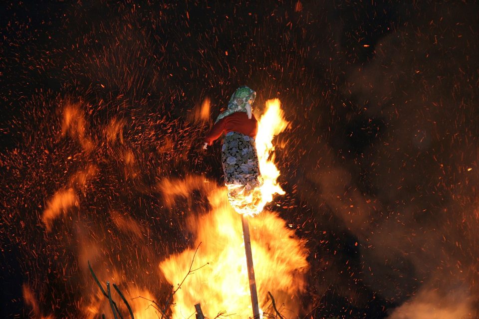 Dnes se budou pálit čarodějnice. Hasiči upozorňují na nutnost nahlásit takové pálení. Obce,  firmy a další organizace to mají povinné. Jednotlivcům to hasiči doporučují. | foto: Noly  (CC0),  Fotobanka Pixabay